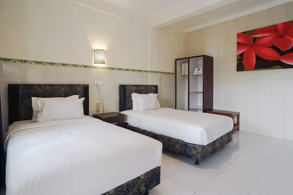 In-room safe, desk, soundproofing, free WiFi
