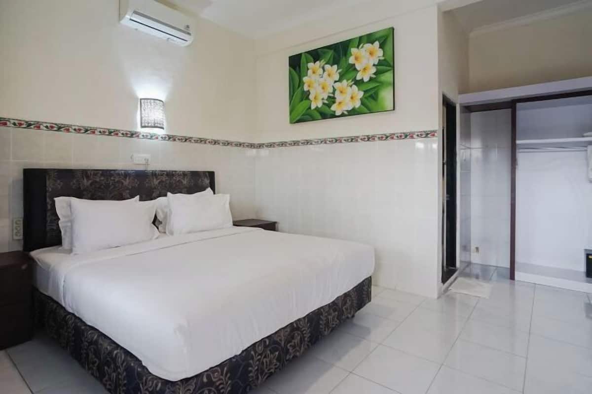 In-room safe, desk, soundproofing, free WiFi