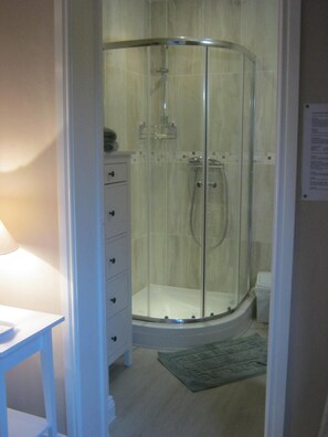Deluxe Double or Twin Room, 1 Bedroom, Ensuite, Garden View | Bathroom | Shower, towels, soap, toilet paper - The Moats Bed and Breakfast (Ledbury)