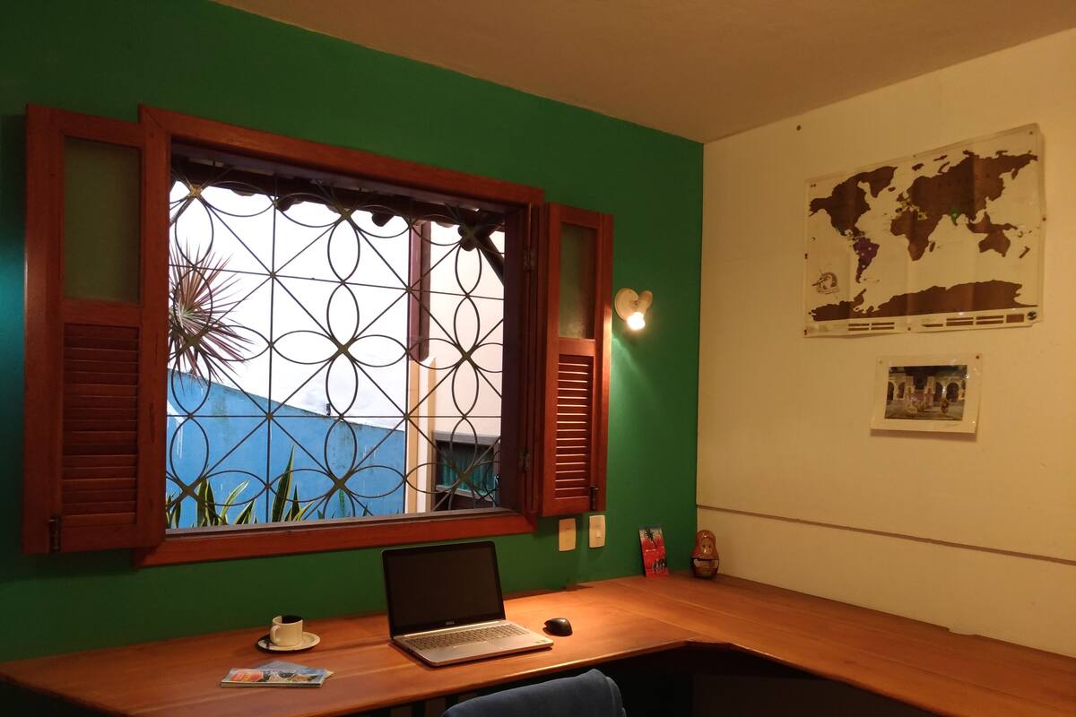 In-room business centre