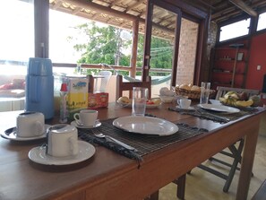 Daily cooked-to-order breakfast (BRL 10.00 per person)