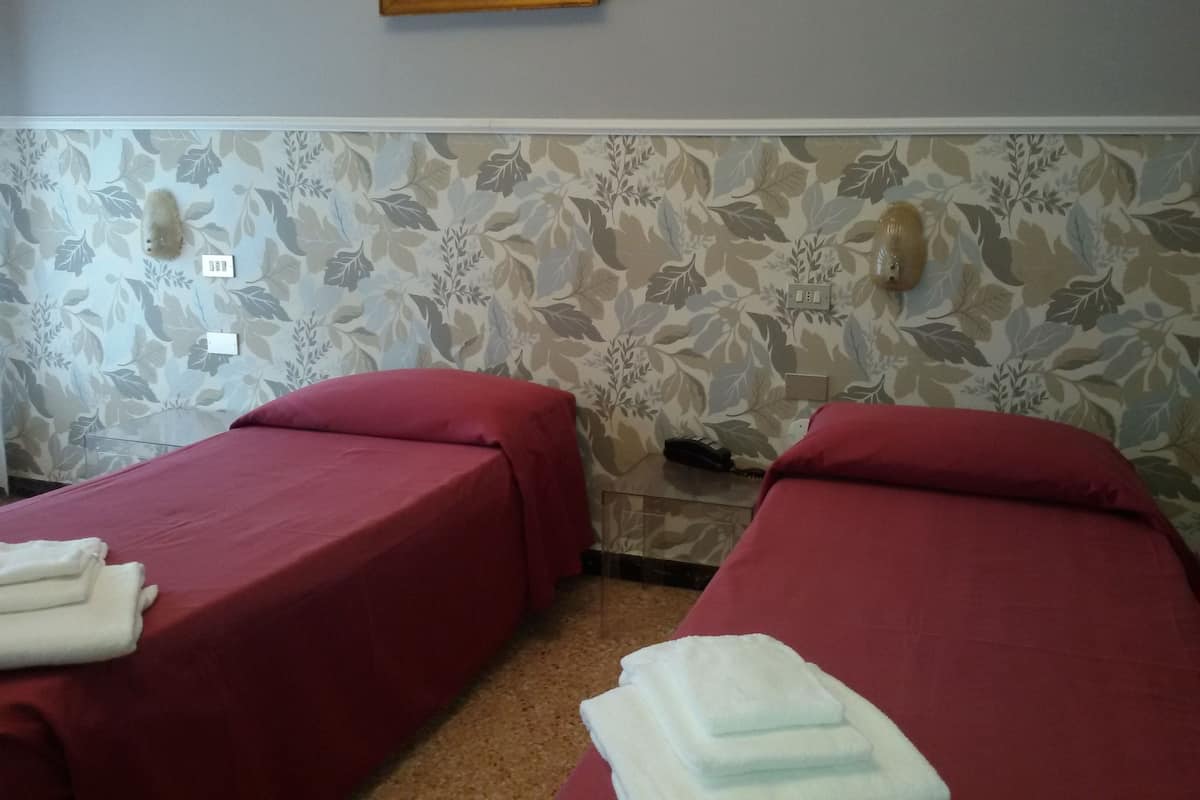 Double or Twin Room | Desk, free WiFi, bed sheets