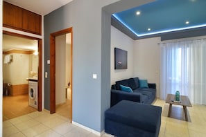 Appartement (1st floor) | Coin séjour | Télévision à écran plat de 43 pouces avec chaînes par satellite