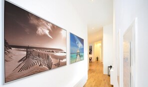 Premium-Apartment, 3 Schlafzimmer, Terrasse | Wohnbereich | Flachbildfernseher