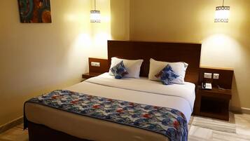 Premium bedding, down duvets, minibar, desk