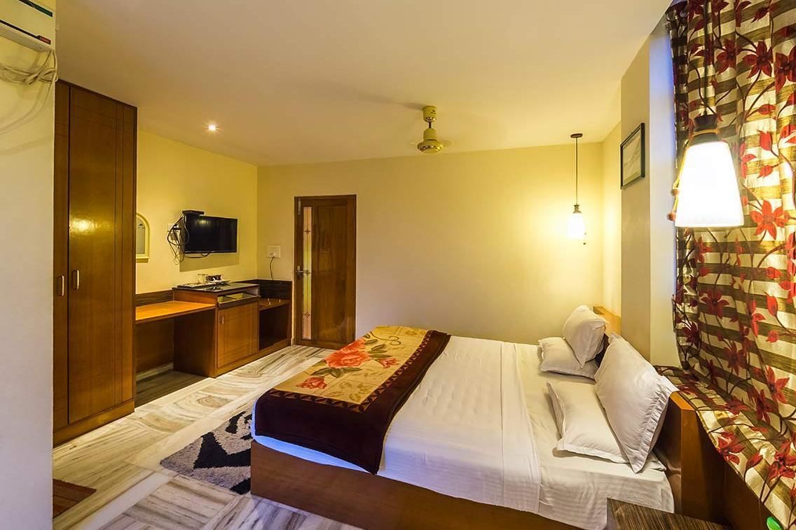 Deluxe Room, 1 King Bed, Non Smoking, Sea View