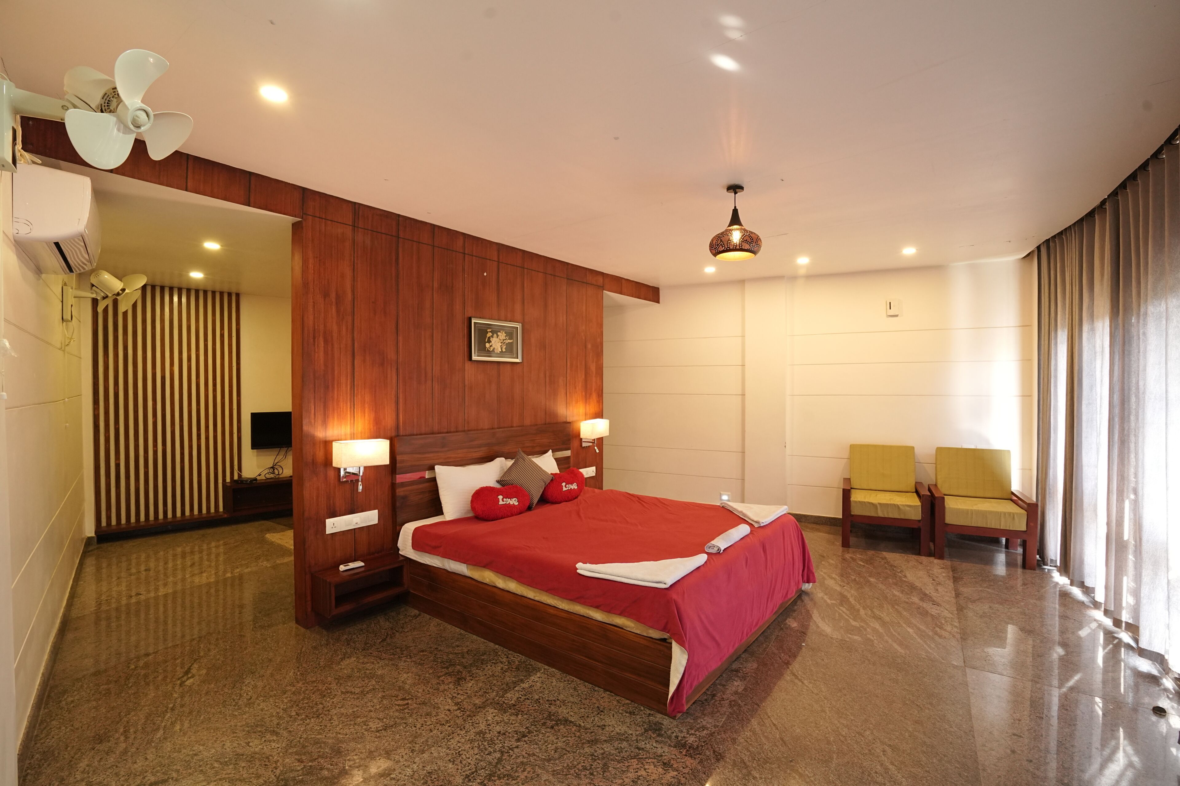 Deluxe Double Room | 1 bedroom, premium bedding, in-room safe, desk