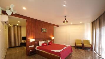 Deluxe Double Room | 1 bedroom, premium bedding, in-room safe, desk