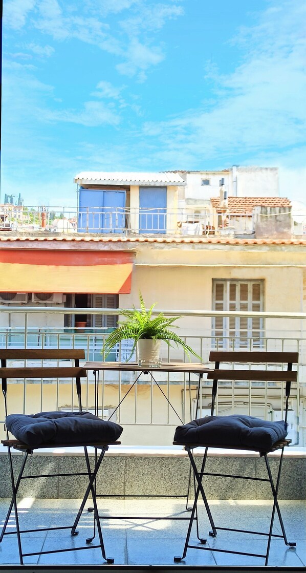 Departamento Deluxe, cocina, vista a la ciudad | Terraza o patio