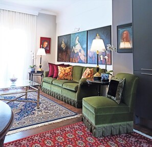 Deluxe Apartment, Kitchen, City View | Living area | 43-inch flat-screen TV with digital channels, TV, Netflix