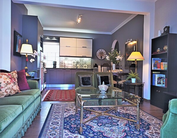 Deluxe Apartment, Kitchen, City View | Living area