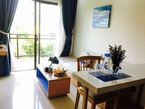 Free wired Internet - DMZ HOTEL & APARTMENTS (Da Nang)