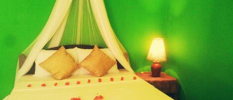 Double Room | Free WiFi, bed sheets