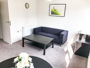 Entire 2 Bedroom Flat Next to Kings College