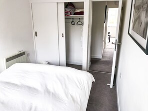City Penthouse, 2 Bedrooms, Accessible, City View | 1 bedroom, premium bedding, desk, iron/ironing board - Entire 2 Bedroom Flat Next to Kings College (Cambridge)
