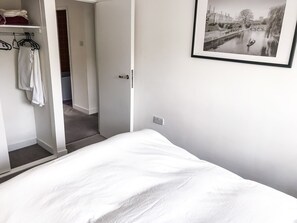 シティ ペントハウス 2 ベッドルーム バリアフリー シティビュー | 1 室のベッドルーム、高級寝具、デスク、アイロン / アイロン台