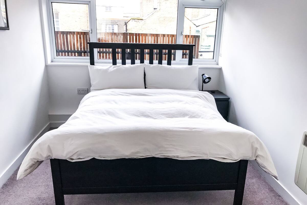 City Penthouse, 2 Bedrooms, Accessible, City View | 1 bedroom, premium bedding, desk, iron/ironing board