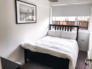 City Penthouse, 2 Bedrooms, Accessible, City View | 1 bedroom, premium bedding, desk, iron/ironing board - Entire 2 Bedroom Flat Next to Kings College (Cambridge)