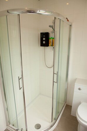 Comfort House, 1 Bedroom | Bathroom shower - Home Away From Home (Ilford)