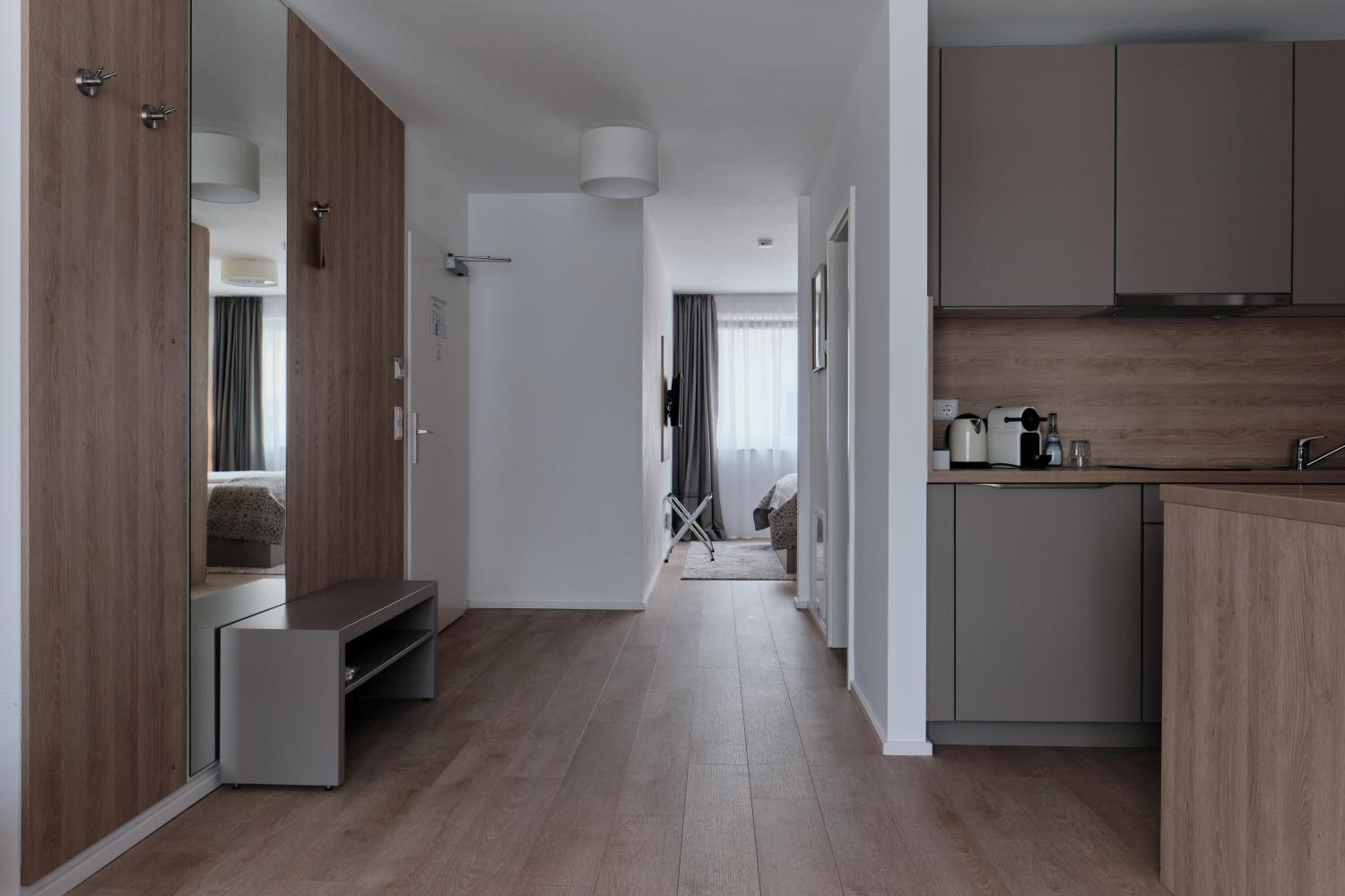 冷蔵庫、オーブン、コンロ、食器洗い機