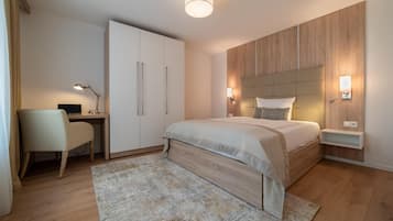 1 Schlafzimmer, hochwertige Bettwaren, Zimmersafe, Schreibtisch