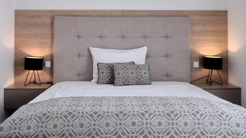 1 bedroom, premium bedding, in-room safe, desk