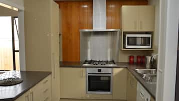 Comfort House, 3 Bedrooms, Kitchen | Private kitchen