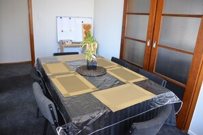 Maison Confort, 3 chambres, cuisine | Restauration dans la chambre