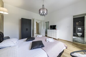 Exclusive Apartment (3) | เตารีด/โต๊ะรีดผ้า, Wi-Fi ฟรี, ผ้าปูที่นอน