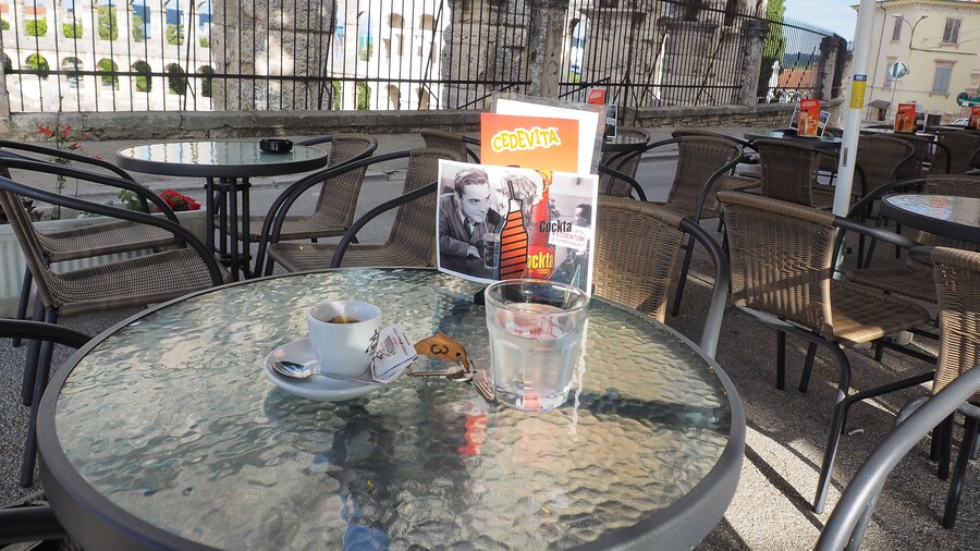 Captain Emo City Apartments