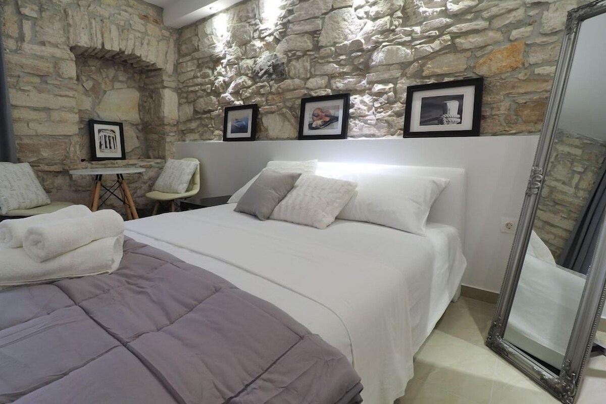 Iron/ironing board (on request), WiFi (free), bed sheets