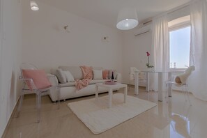 Iron/ironing board, free WiFi, bed sheets - Captain Emo City Apartments (Pula)