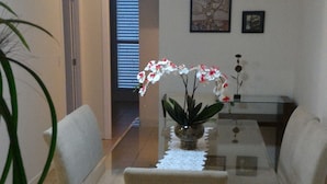 In-room dining - Apto com Ar Split Centro Local Imbatível (Uberlandia)