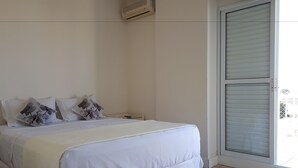 2 bedrooms, premium bedding, desk, soundproofing - Apto com Ar Split Centro Local Imbatível (Uberlandia)