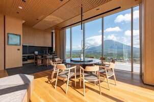 4 Bedroom Penthouse | In-room safe, free WiFi, bed sheets