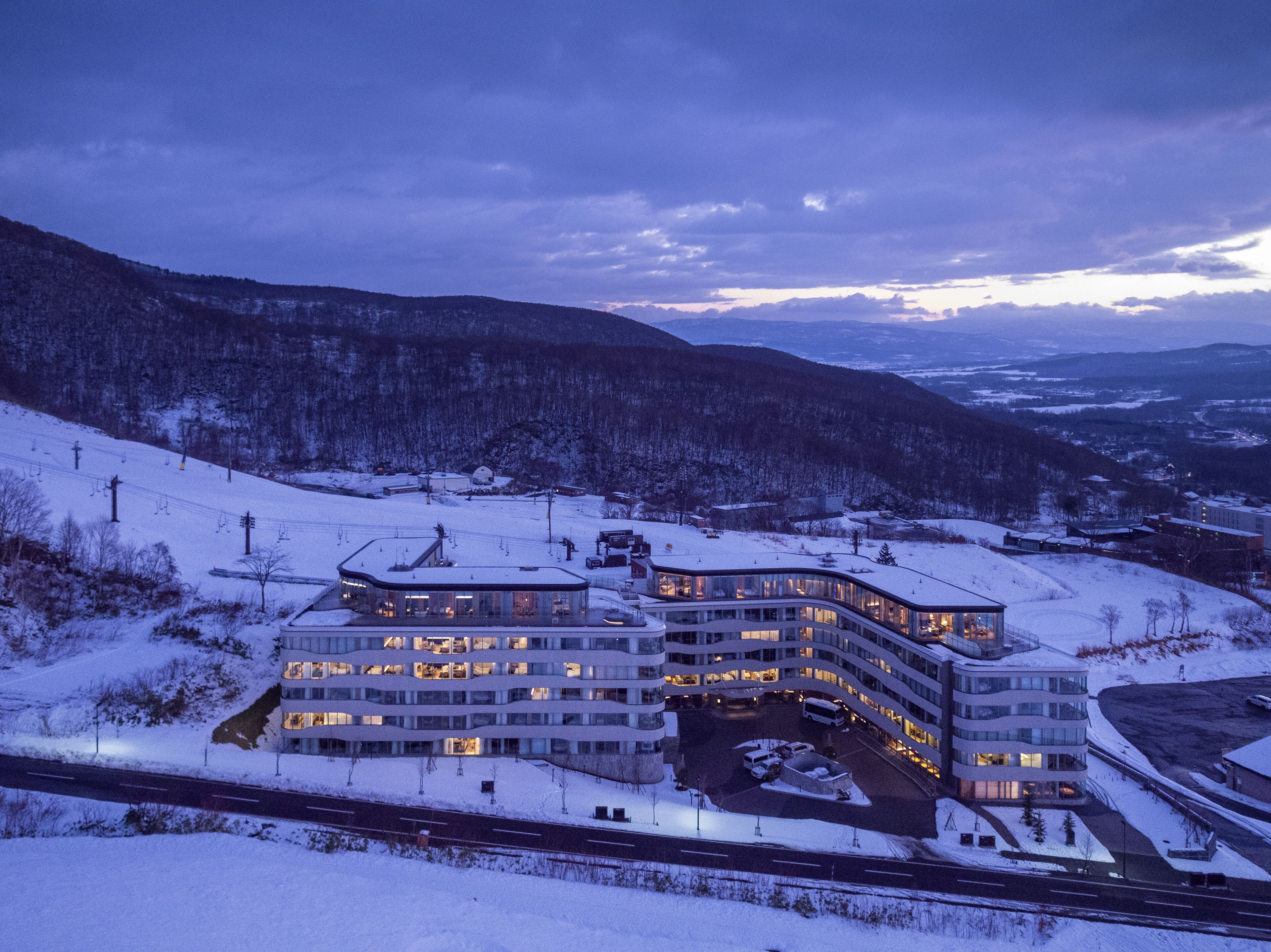 self-parking (surcharge) 7000 per day