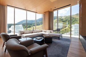 4 Bedroom Penthouse | In-room safe, free WiFi, bed sheets