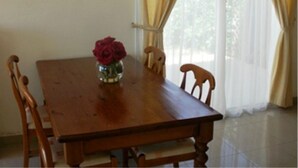 In-room dining - Villa Marrika (Sotira)
