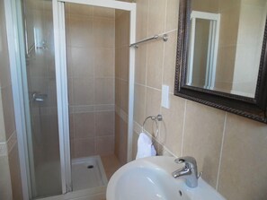 Villa | Baño | Amenidades de baño gratuitas, secadora de cabello, toallas 