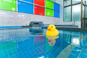 Indoor spa tub