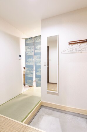Interior entrance - Hostel Matsunoki (Osaka)