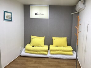 Habitación tradicional (Korean Ondol) | Escritorio, cortinas opacas, sistema de insonorización y wifi gratis