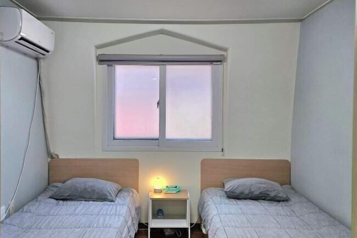 Free WiFi, bed sheets
