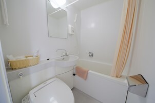Combined shower/tub, deep soaking tub, free toiletries, hair dryer