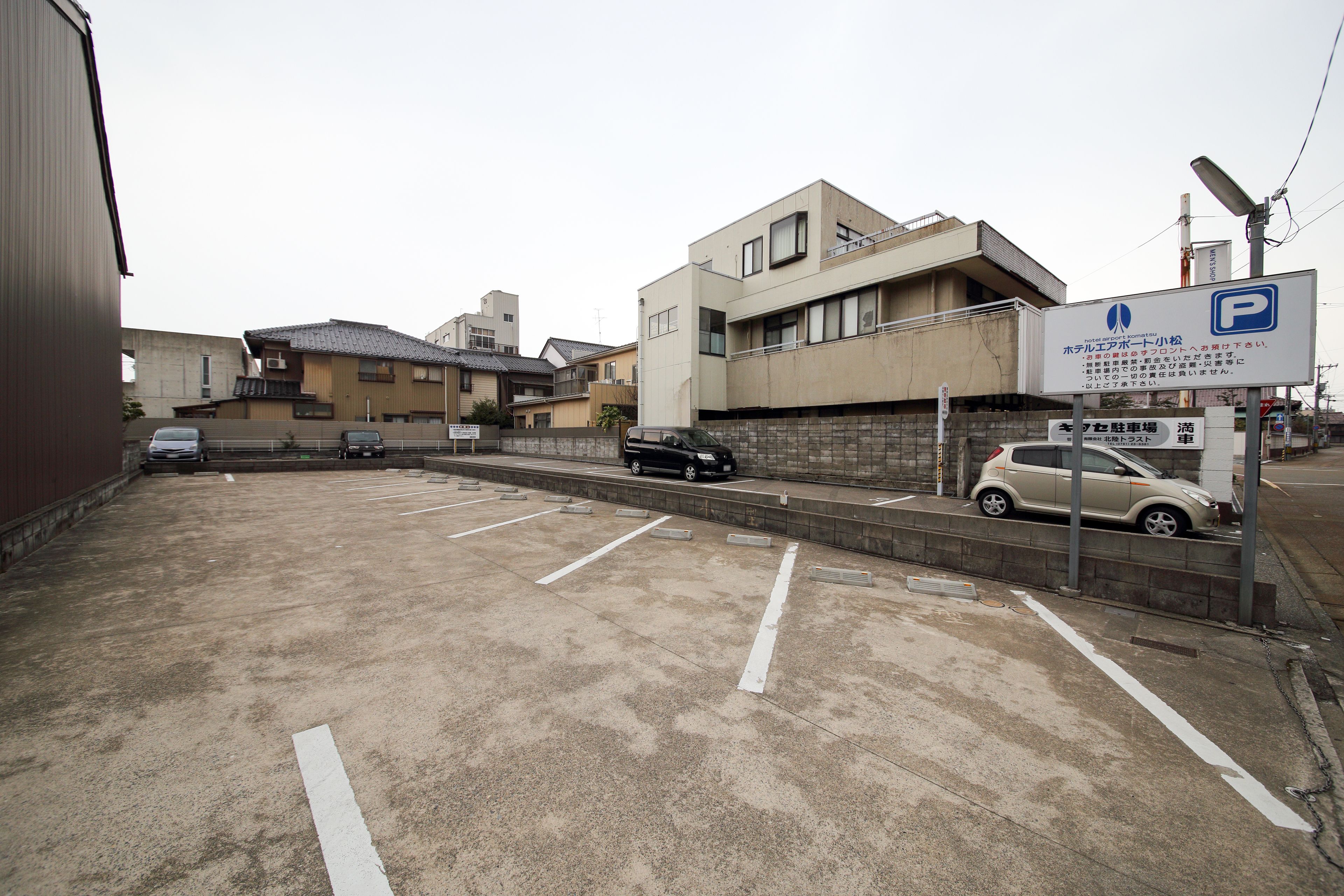 self-parking (surcharge) 500 per night