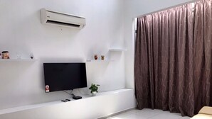 منزل - ٤ غرف نوم | غرفة المعيشة | تلفزيون إل إي دي