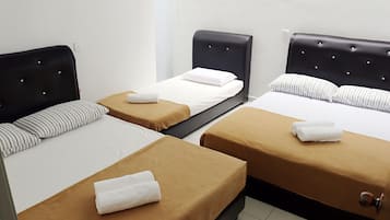 4 habitaciones y tabla de planchar con plancha