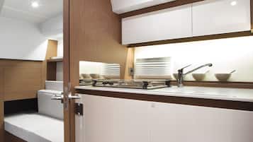 Yacht (2 Cabins)  | Minibar, desk