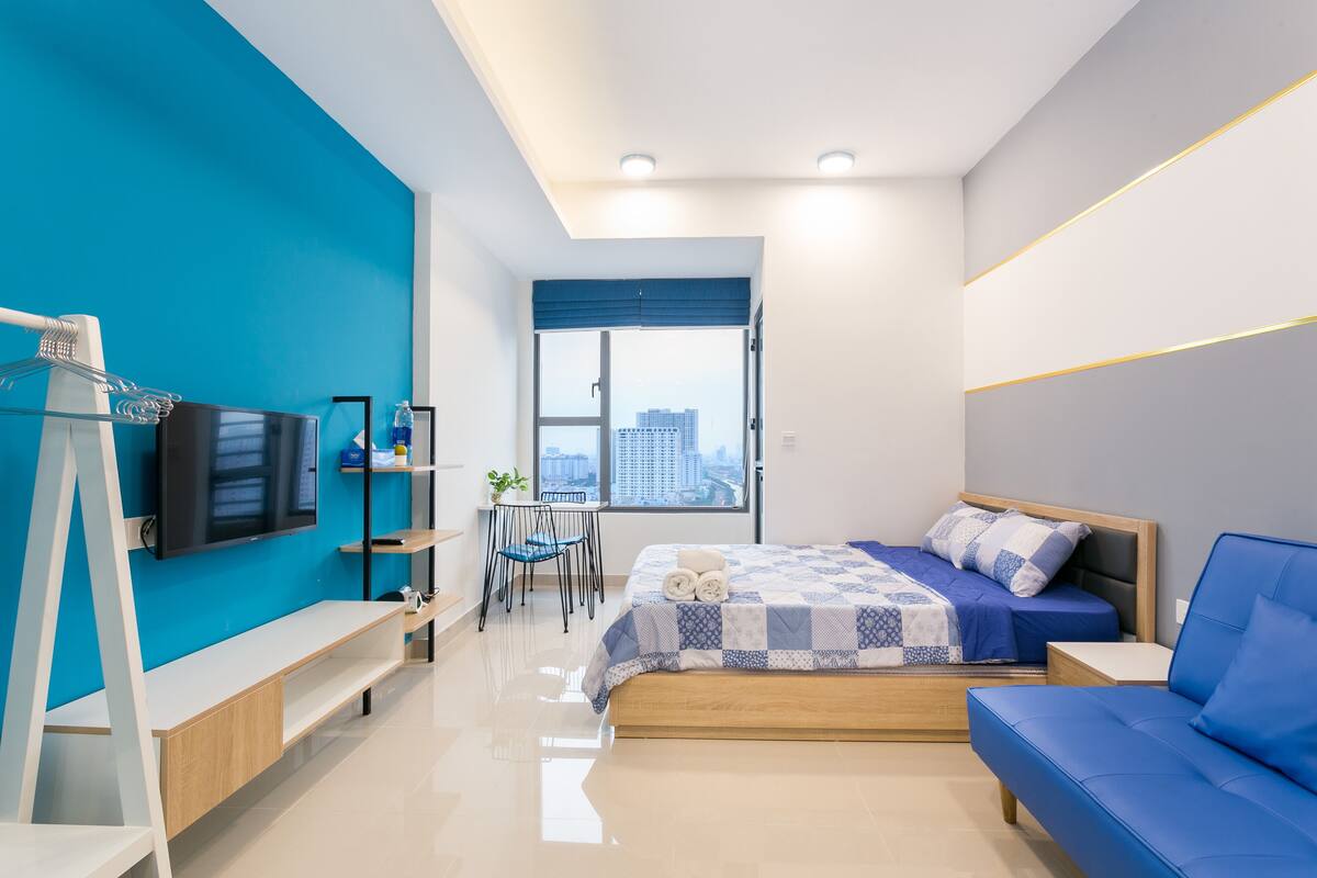 Comfort Studio, 1 Queen Bed, Tower | Individually furnished, desk, blackout drapes, soundproofing