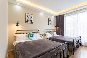Desk, blackout curtains, soundproofing, free WiFi - The PuShu (Shanghai)